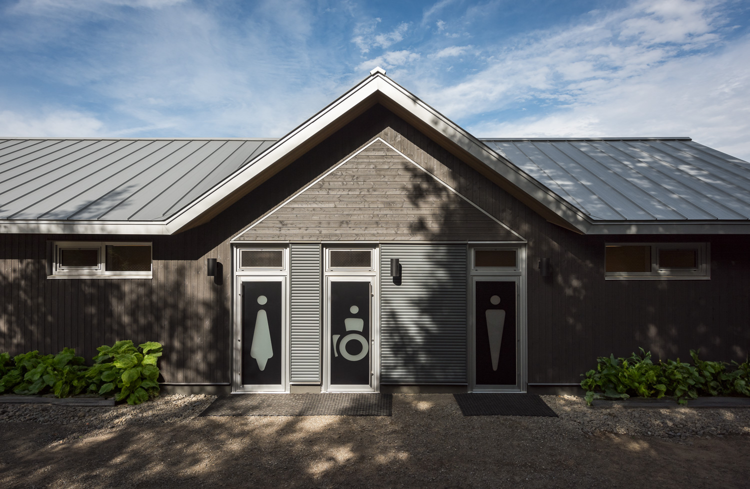 Pavillon de plage au Mont-Tremblant_âtiment en bois